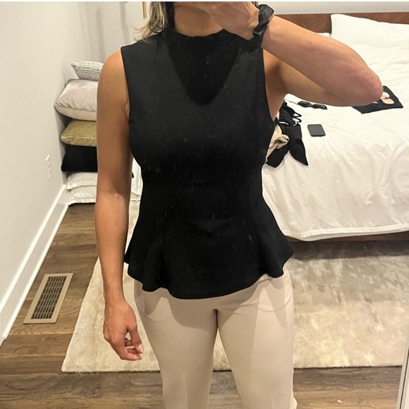 Elegant Black Sleeveless Top - Picture 1 of 5